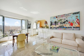 Eiffel Tower View - Charming Artist Flat - GetHosted